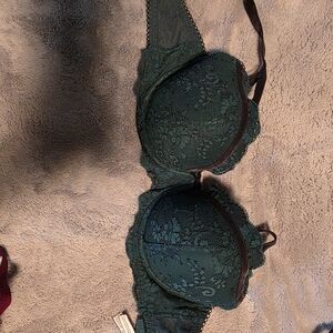 EUC 2 Victoria's Secret Dream Angel Bras 1 Green & 1 Lavender Lace